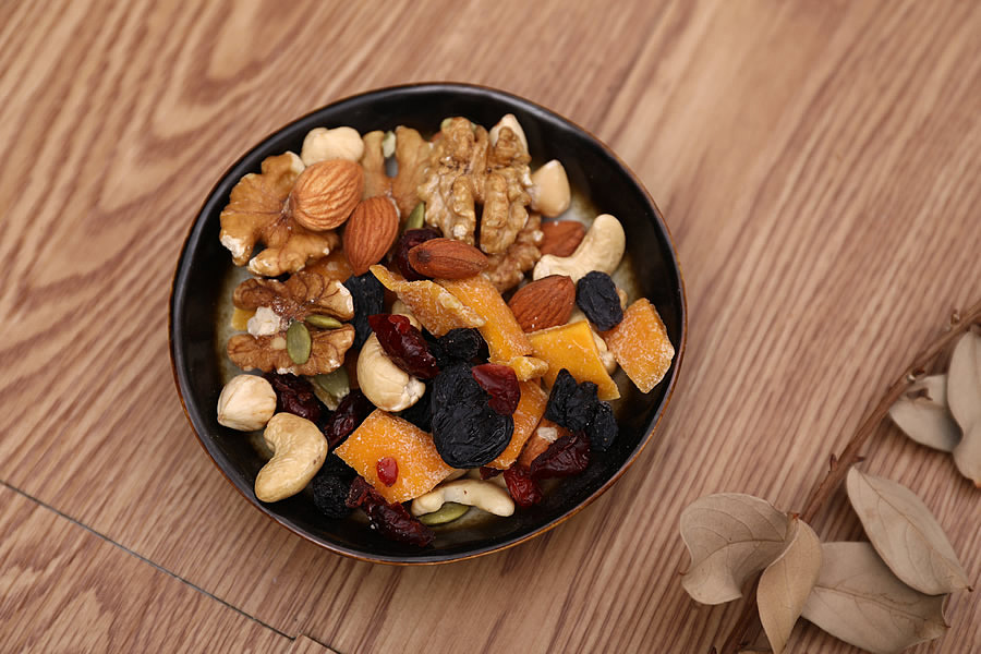 每日?qǐng)?jiān)果 健康零食新風(fēng)尚，一顆點(diǎn)亮活力生活